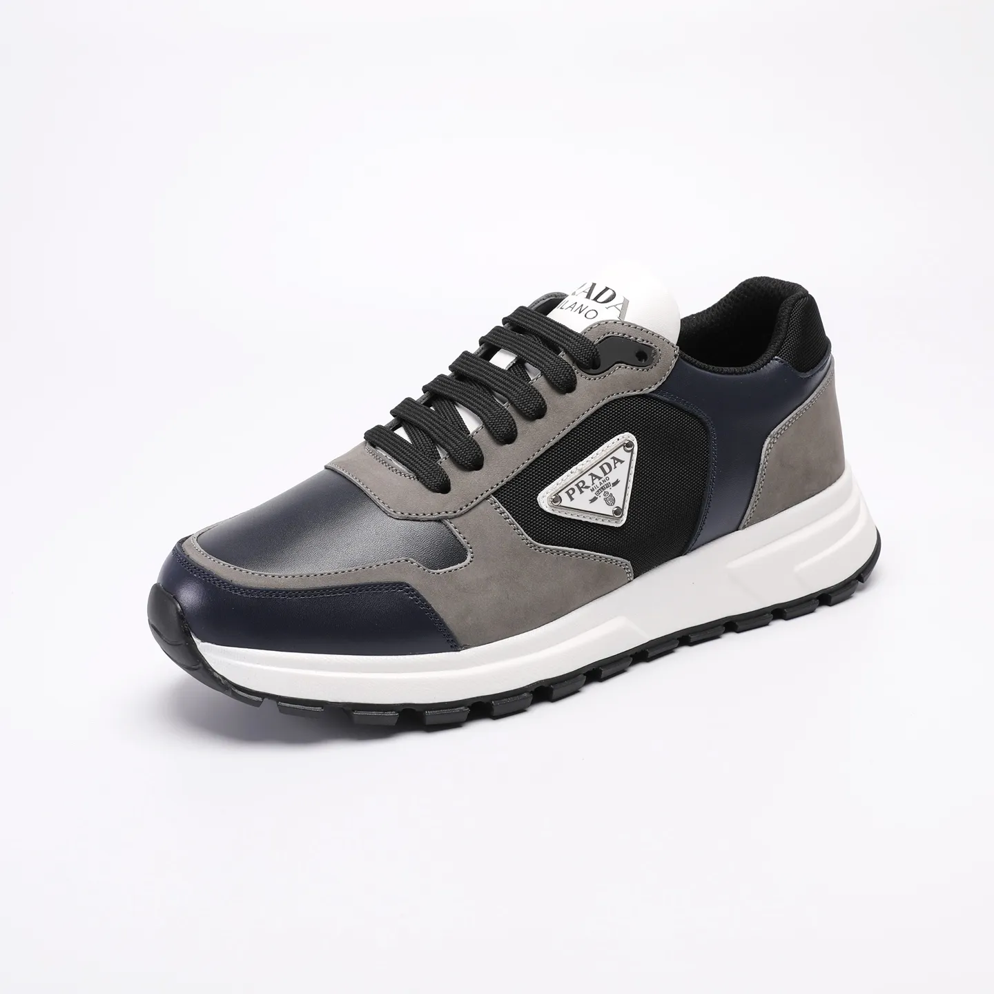 Batch 580 [PRADA] Men's shoes are popular in the counter, official website synchronization, high-quality shipments. Fabric: original cowhide with snakeskin. Lining: cowhide feet + cowhide lining. Outsole: original TPU + foam. Size: 38-46